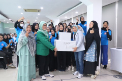 Pemberian Hadiah Kepada Kelompok Terbaik