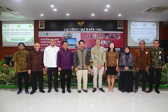 Foto bersama dalam acara International Conference on Social Politics, Kamis, 17 Oktober 2019, di Ruang Aula Blok 1 Lt. 4 UNAS