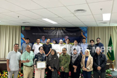 Foto bersama dalam acara  dalam acara kuliah umum magister ilmu komunikasi berlangsung, di Ruang Seminar Lt.3 Gedung Menara UNAS, Sabtu, 11 Januari 2025