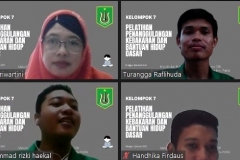 Mahasiswa-Ilmu-Komunikasi-Mempresentasikan-Hasil-PKM