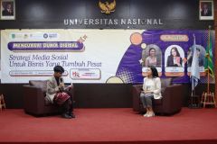 Situasi saat Muhamad Aldebaran selaku Moderator (kiri) dan Narasumber Melinda Deviana (kanan) dalam kegiatan Seminar Nasional Himpunan Mahasiswa Bisnis Digital (HIMABISDIG) di Ruang Aula Blok I Lt.IV, pada Senin, 9 Desember 2024.