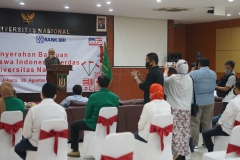 Rektor unas (Dr.Drs. El Amry Bermawi Putera, M.A) sedang memberikan sambutan