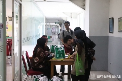 Peserta saat registrasi di depan ruang pelaksaan PLBA