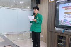 Penyampaian Representasi oleh Jefri Penerima Beasiswa, pada Selasa, (7/1) di Ruang Rapat Cyber UNAS.