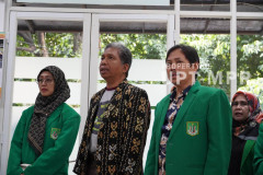 Saat menyanyikan Indonesia Raya dalam  acara Workshop Biologi, Rabu, 22 Januari 2025, di Kampus Pusat Laboratorium, Bambu Kuning