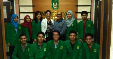 Foto Bersama Mahasiswa dan Rektor