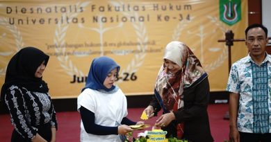 Pembukaan simbolik Dies Natalis Fakultas Hukum ke 34 di Aula Blok 1 lantai 4 UNAS, Selasa (18/6)