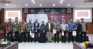 Seminar Nasional Fakultas Hukum “Kekuatan Eksekutor Jaminan Fidusia Pasca Putusan Mahkamah Konstitusi” Di Auditorium blok 1 lantai 4 UNAS, Rabu (5/2)