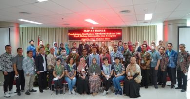 Foto bersama pada hari pertama usai berlangsungnya raker