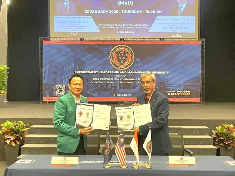 Penandatanganan MoU antara Ketua Program Studi Magister Hukum Fakultas Hukum Dr. Drs. Tb. Mochamad Ali Asgar, S.H., M.H., M.Si., M.M. yang mewakili UNAS (kiri) dan Vice Chancellor & Chief Executif ELMU Prof. Datuk Dr. Kassim Noor Mohamed (kanan)